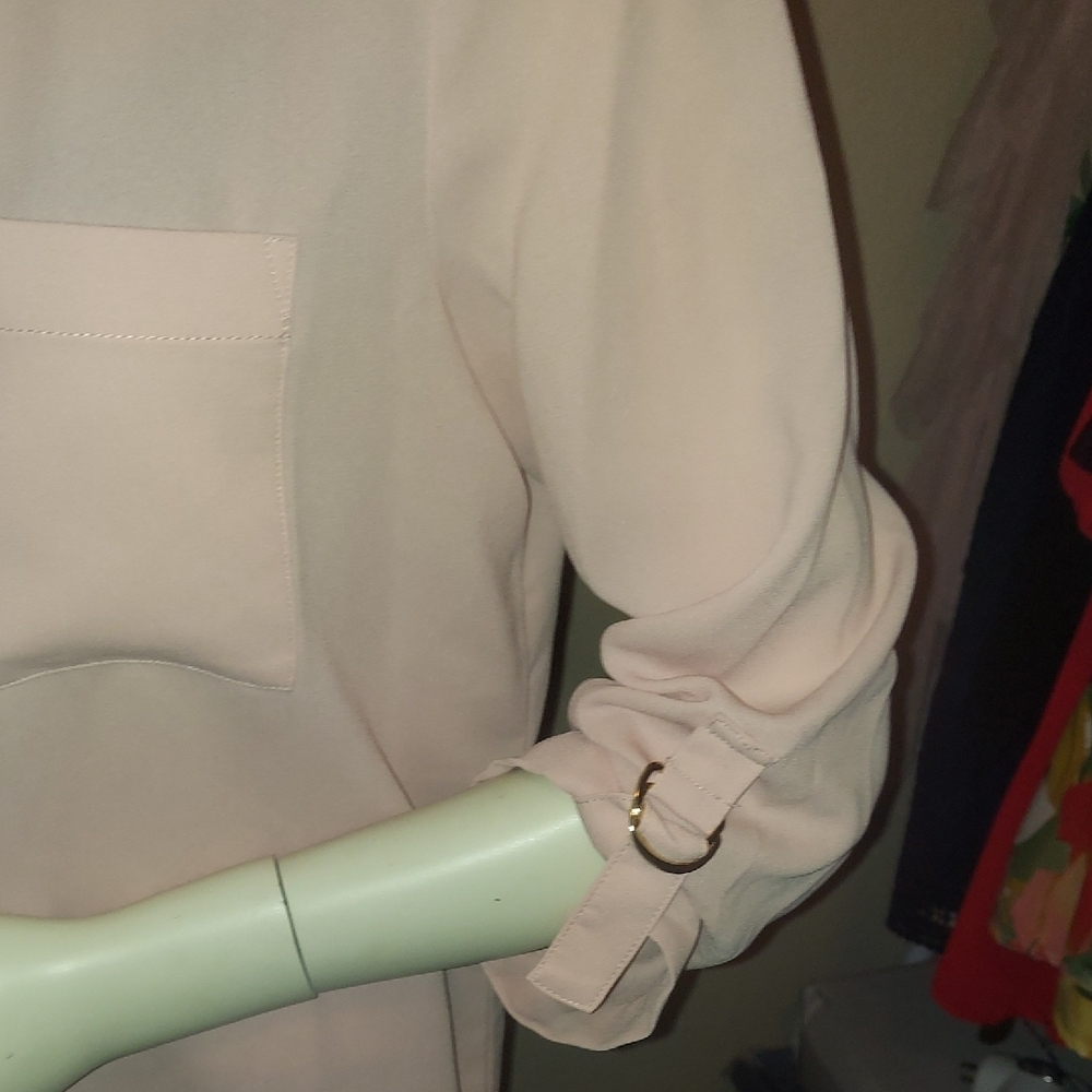 Jones New York Light Pink V-Neck Button Front Blouse - Picture 5 of 11